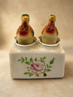Vintage Ceramic Bird Shaped Salt & Pepper Shakers With Flower Base Design